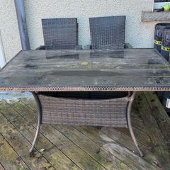 outdoor table and chairs