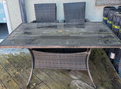 outdoor table and chairs