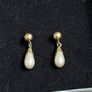 gold pearl earrings Image 3