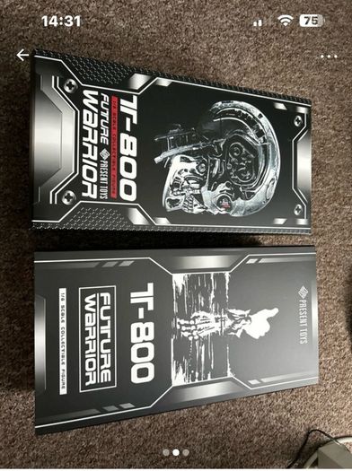 Present toys future warrior battle damaged edition like hot toys