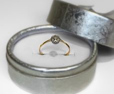 14k Yellow Gold Cluster Daisy Ring with Diamonds