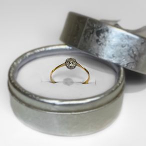 14k Yellow Gold Cluster Daisy Ring with Diamonds