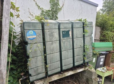 Oil tank