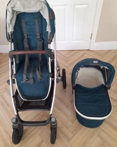 Uppababy Vista V2 bassinet, toddler seat and maxi cosi pebble car seat