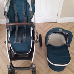 Uppababy Vista V2 bassinet, toddler seat and maxi cosi pebble car seat