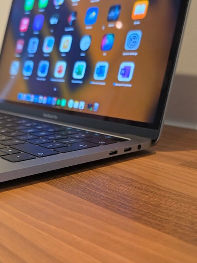 Macbook Pro 13in touchbar