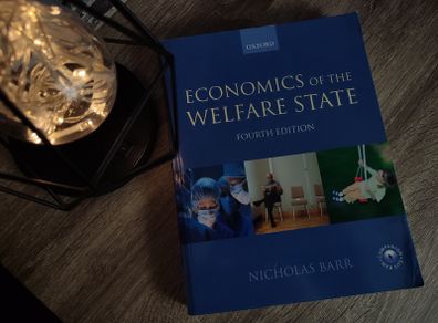 The Economics of the Welfare State ! RRP 43 Euro ! 2004 ! by Oxford University Press !