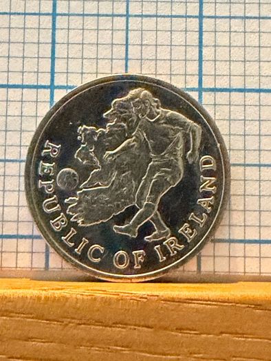 Italia 90 souvenir coin