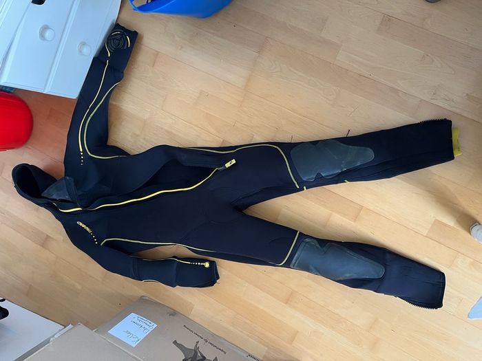 SCUBA equipment