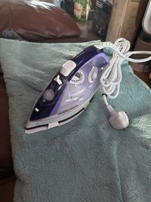 Morphy Richards Crystal Clear Amethyst Steam Iron