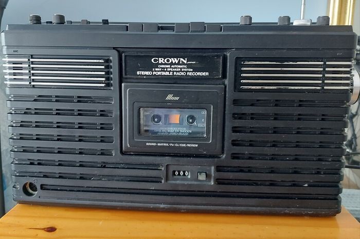 Vintage Crown CSC-630 FW Boombox / 4 Band Radio & Tape Deck.