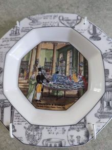 Wedgwood St James Square1809 Small Hanging Plat.