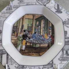 Wedgwood St James Square1809 Small Hanging Plat.
