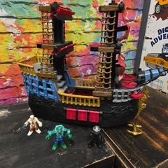 Fisher-Price Pirate ship with 3 action figures