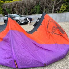 Kitesurfing package Best kahoona kites 13.5m and 9.5m + bar and board