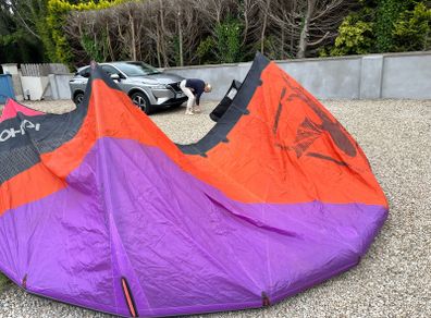 Kitesurfing package Best kahoona kites 13.5m and 9.5m + bar and board