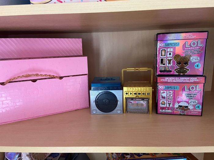 LOL DOLLS big and small include loads of accesories