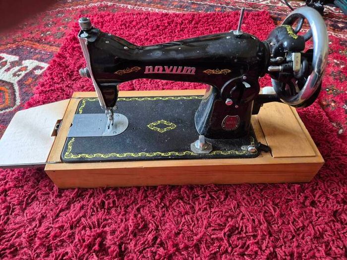 FREE - Old NOVUM Sewing Machine