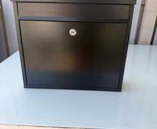 mail box / post box