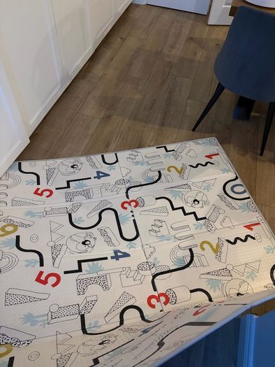 Large foldable reversible play mat