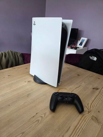 PS5 Disc Tray with Controller