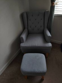 Nursing chair + stool
