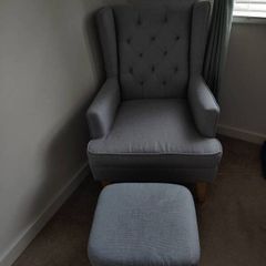 Nursing chair + stool