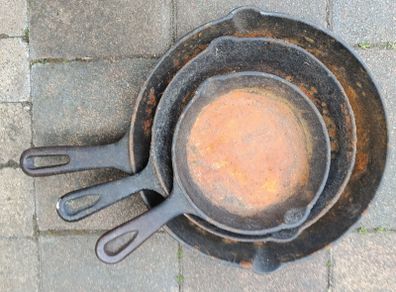 Lot cast iron pans