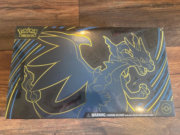 Pokemon Mega Charizard x ex Ultra Premium Collection