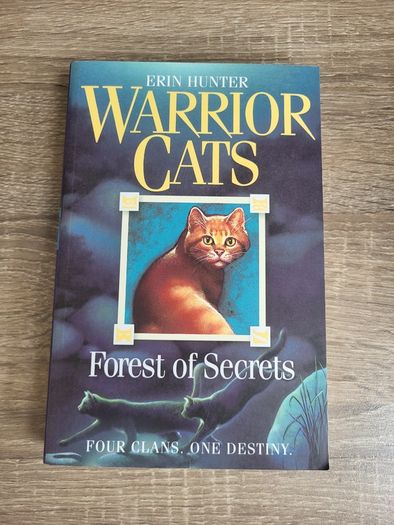 Warrior Cats - Forest of Secrets by Erin Hunter