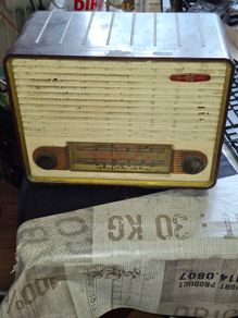 1940s Bakelite Pye Radio from Cambridge, England, Powered on no sound just static, maybe need aerial, Postage Available or collection,