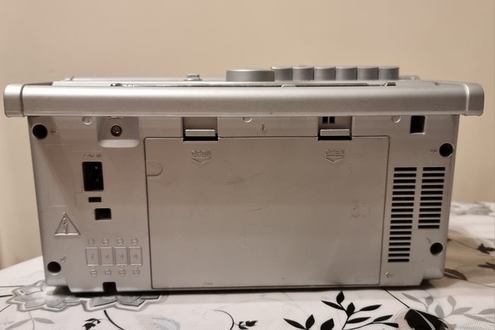 Sony Radio CFM-20 FM Radio Cassette Recorder Mains or Battery power, perfect condition.