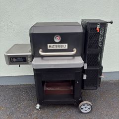 Masterbuilt 800 Digital Charcoal BBQ + Smoker with Griddle