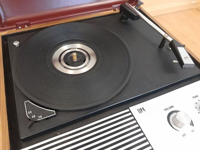 TELLUX TLP4/BSR portable record player. 3 Speed Turntable, 33, 45, 78 RPM. Vintage 1970's. Antique. Vinyl. 70's. Turntable.