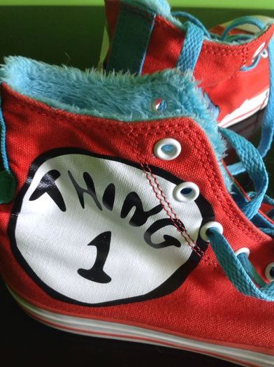 Converse cat in the hat chuck Taylor's size 3.5   Bought in universal studios