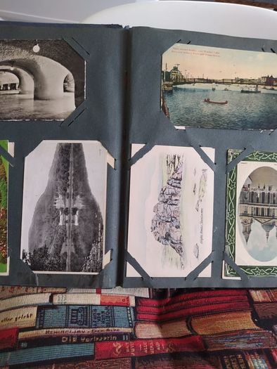 Old postcard album with 80 cards from 1914 to 1955,plus 10 miniature photos of New York,5 old John Hinde,postcards,3 old Iraqui postcards