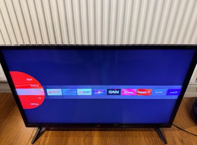 Jvc smart tv 32inch with Roku stick