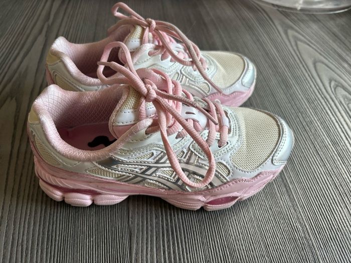 Asics Gel Pink girls UK size 3