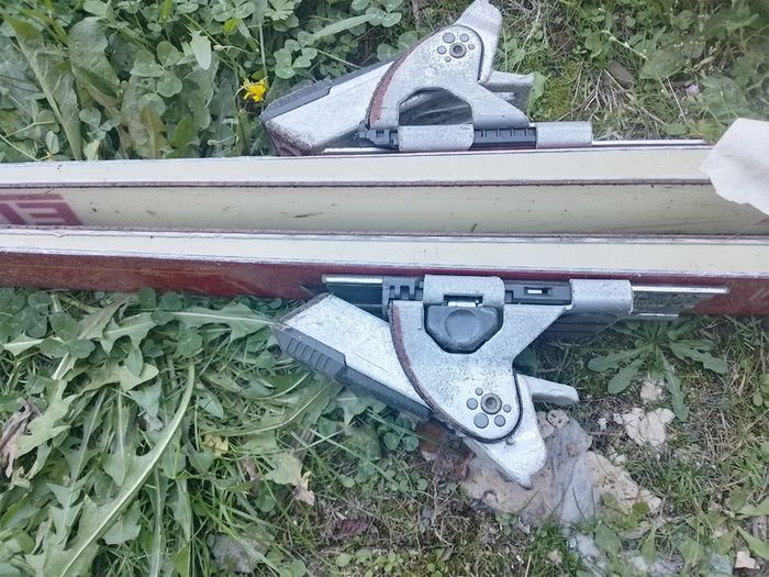 Vintage ELAN Carbon Skis with LOOK Bindings
