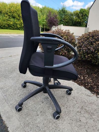 2 office chairs