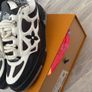 LV sneakers Image 7