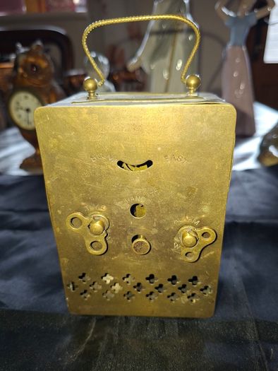 Antique French Carriage Clock Tischuhr Era Likely dating from 1880 to 1900 Material Brass Casing with a white dial and black numerals,