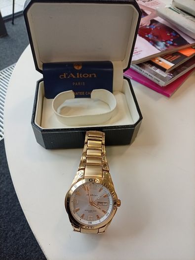 Vintage dAlton Paris Mens Gold Watch Flawless. Working Perfectly. New battery installed by a jeweller.