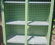 Metal shelving unit