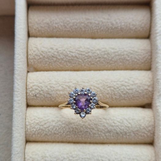 Ring 9k 375 Gold heart/shaped  with purple amethyst and CZ stones  size L