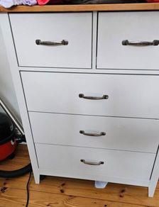 chest of drawers