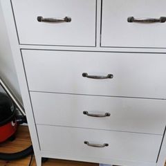 chest of drawers