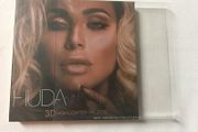 Huda Beauty 3D Highlighter palette
