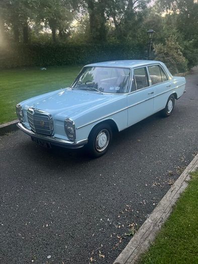 Mercedes 220 1972 petrol