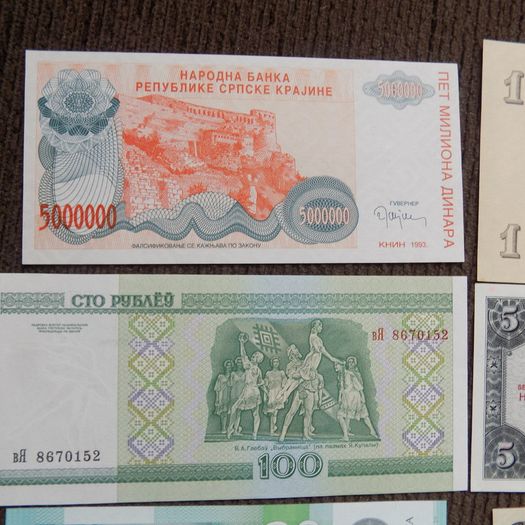 Lot of 8 Uncirculated /EF.World Banknotes.No 7.